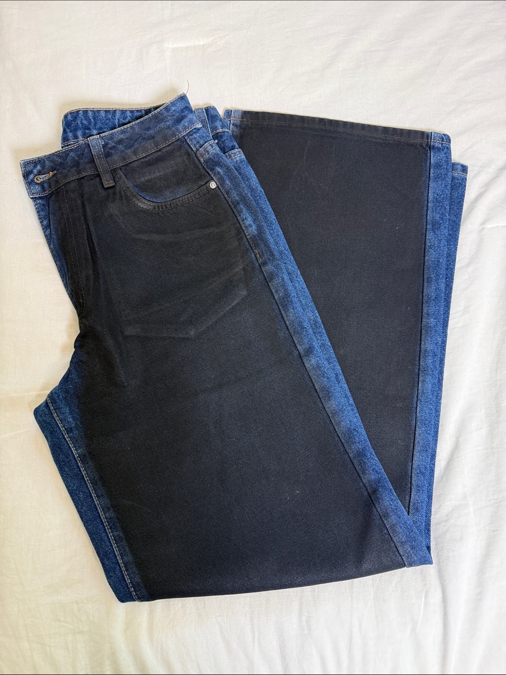 Wide-Leg Two-Tone Jeans in Black with Blue Trim